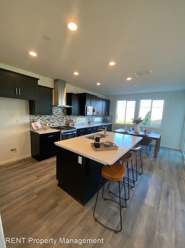 Building Photo - 4 br, 3 bath House - 1379 Larkspur Dr.