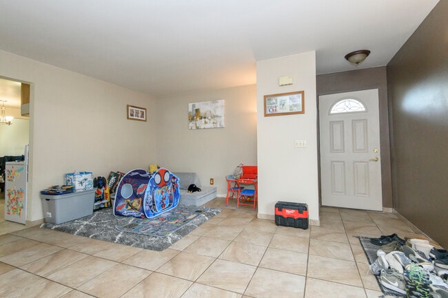 Building Photo - 1602 Stardust Dr