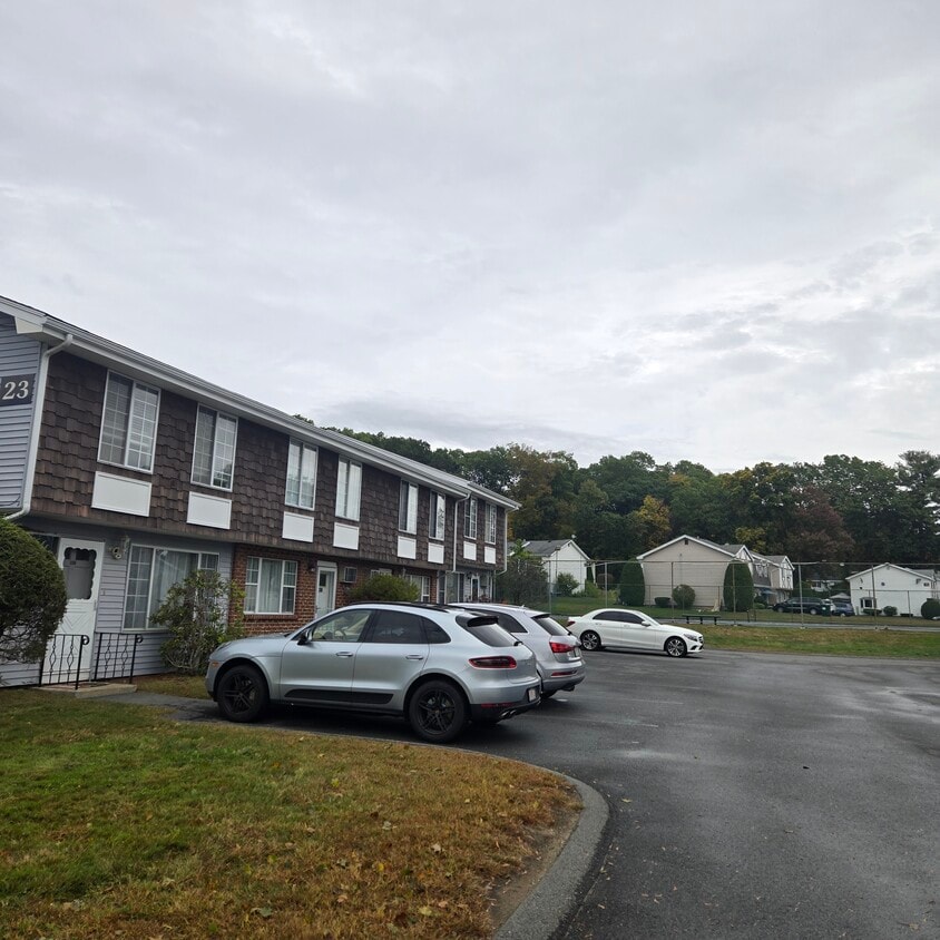 Photo - 945 Riverside Dr (Methuen, MA)