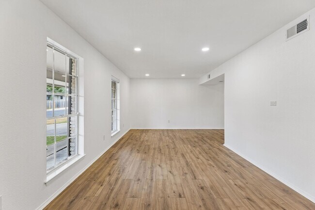 Foto del edificio - 4303 Rimdale Dr