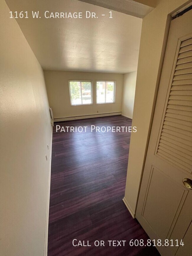 Foto del edificio - 2 bedroom/ 1 bath apartment in Whitewater, WI
