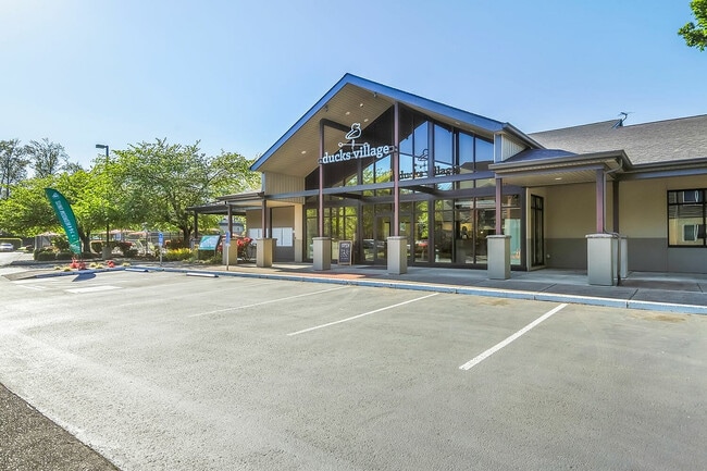 3225 Kinsrow Ave - WEB-7 - Ducks Village Apartments