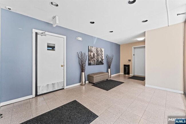 Building Photo - 314 palisade