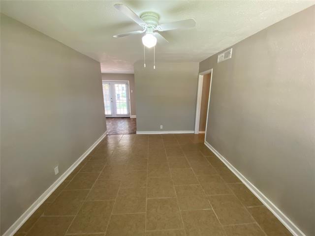Building Photo - 317 E Ridgewood Dr