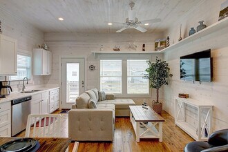 Building Photo - 1924 Eleventh Street-SI ID1023237P