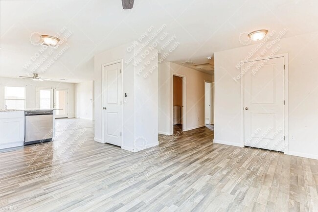 Building Photo - 3 br, 2 bath House - 805 Silvercreek Ln