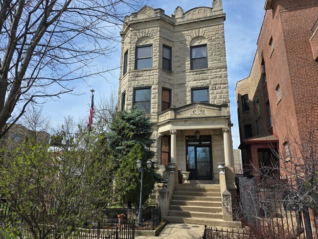 Building Photo - 1204 N Kedzie Ave