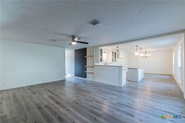 Foto del edificio - 4013 Valley View Dr