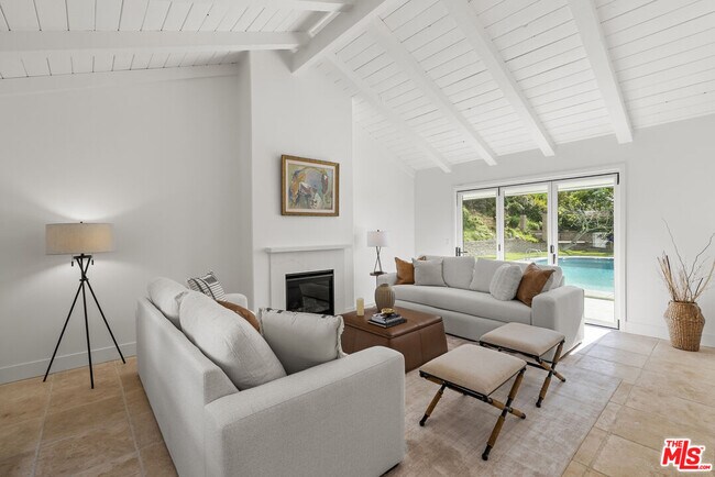 Foto del edificio - 10825 Savona Rd