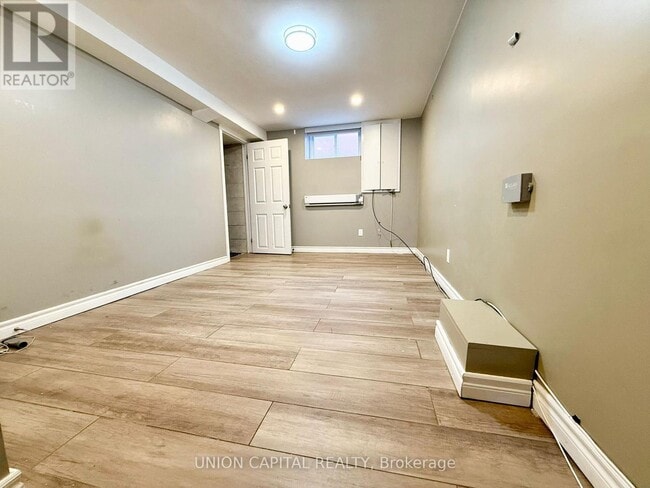 Building Photo - 19 Baylawn Dr