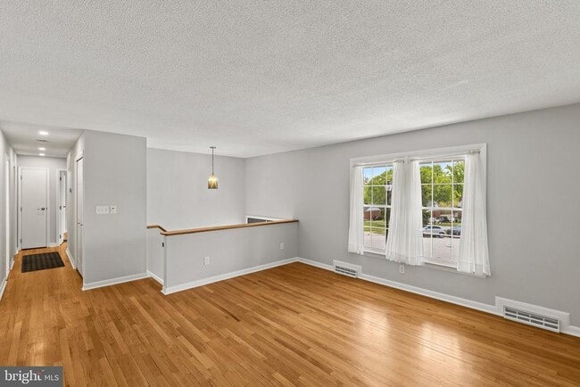 Foto del edificio - 8006 Woodhaven Ct
