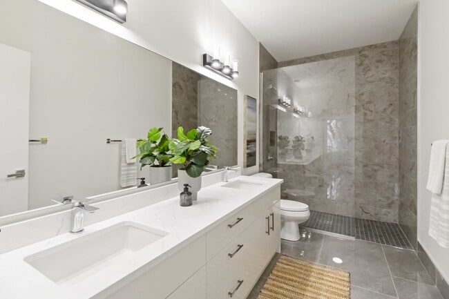 Building Photo - 1414-1414 Main St