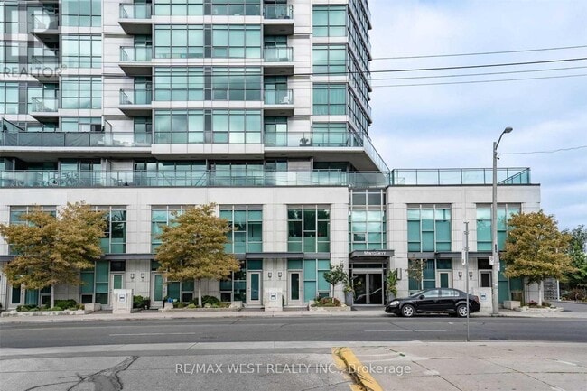 Building Photo - 1048-1048 Broadview Ave