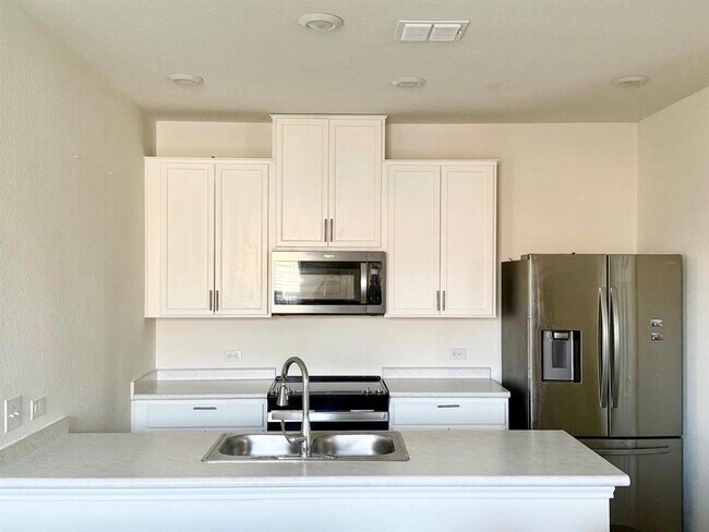 Foto del edificio - 7203 Summer Tanager Dr