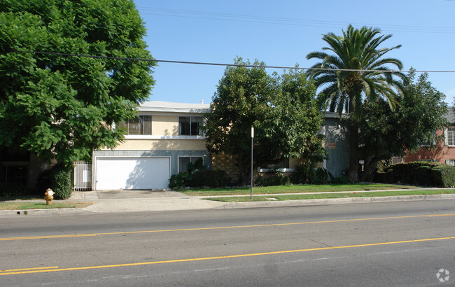 Foto del edificio - 5840 Hazeltine Ave