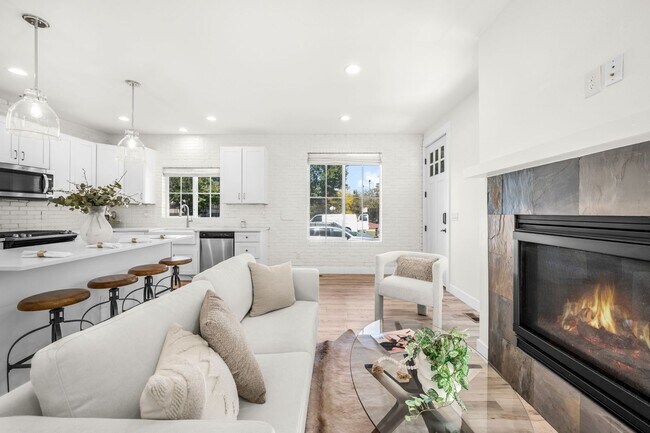 Foto del edificio - LUX 3BD, 3BA Home with Office Near Cherry Creek and Wash Park