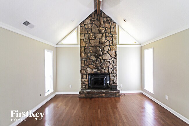 Foto del edificio - 5979 Rosewind Cir W