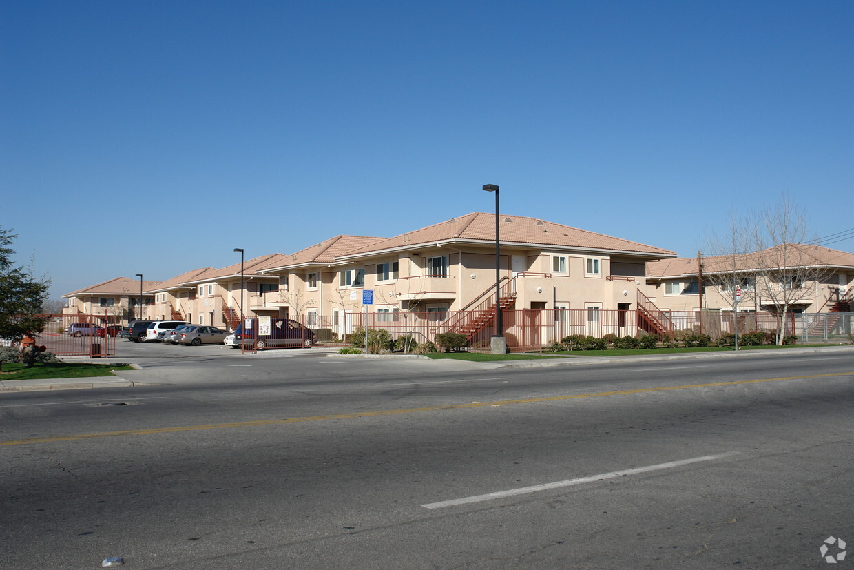 Foto del edificio - Bakersfield Family Apartments