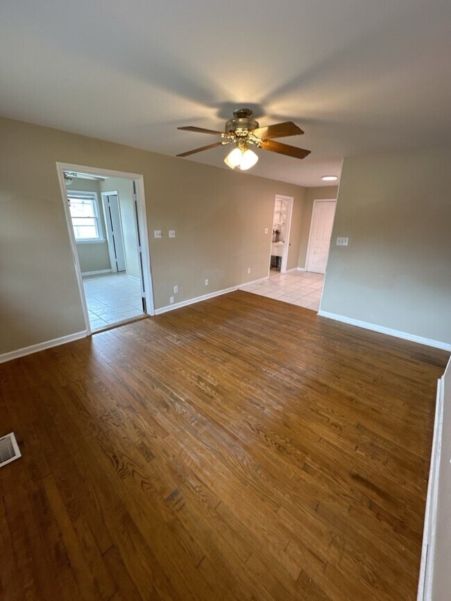 Building Photo - Cozy 3 Bedroom, 2 Bath Home - 114 Cardinal...