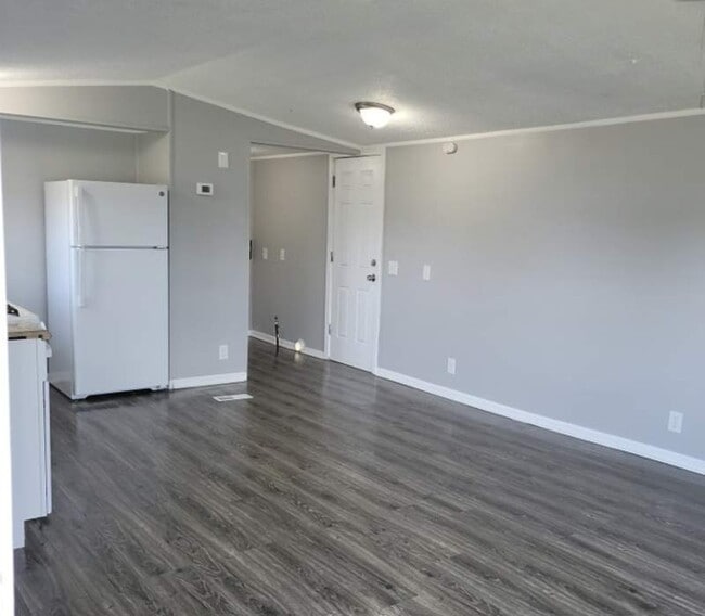 Building Photo - 113 Foxglove Ln