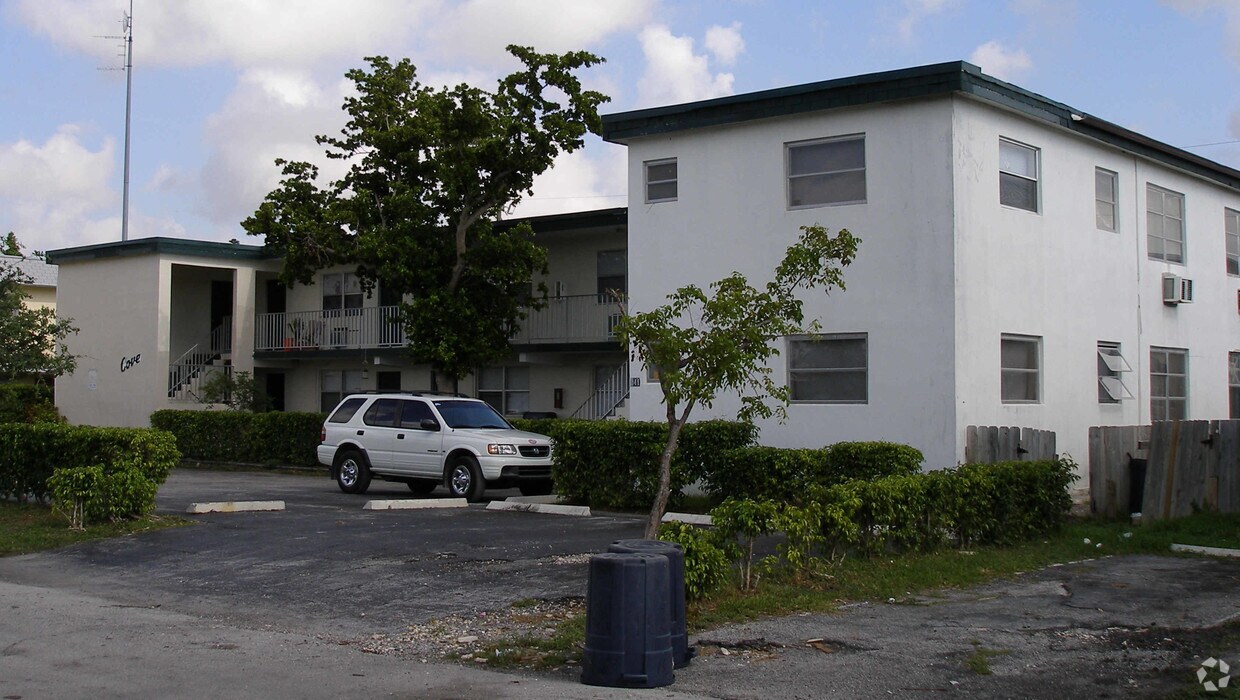Building Photo - 241 SW 8th Ct