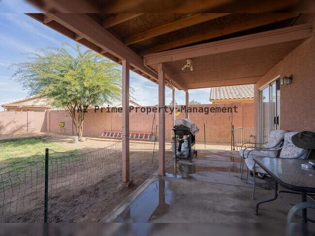 Foto del edificio - 8724 W Coronado Rd