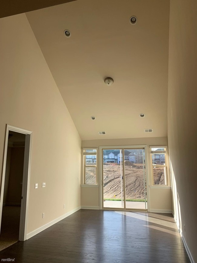 Building Photo - 3 br, 2.5 bath Townhome - 9320 Glenburn Ln