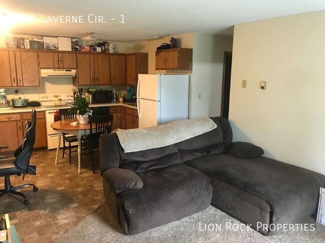 Foto del edificio - 5825 Laverne Cir N