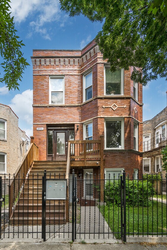 Primary Photo - 2441 N Harding Ave