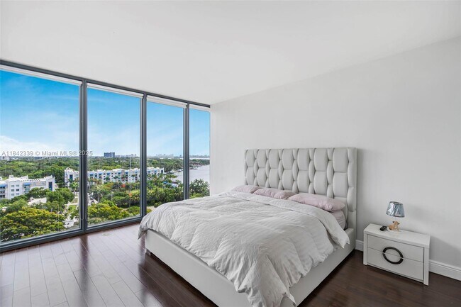 Foto del edificio - 601 NE 36th St