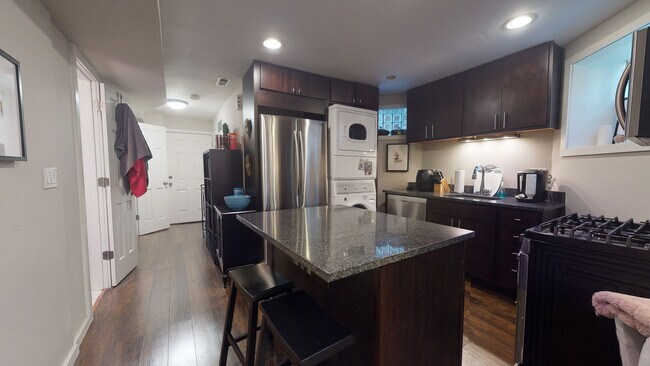 Foto del edificio - 718 W Oakdale Ave