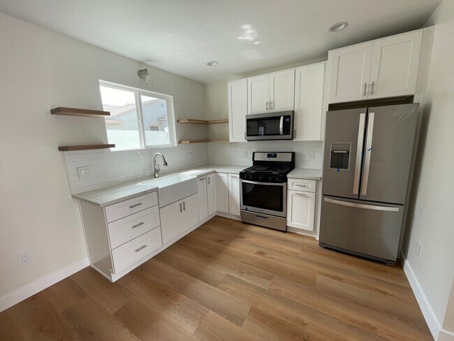 Foto del edificio - 5258 Beeman Ave