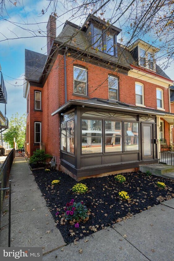 Primary Photo - 210 E Gay St