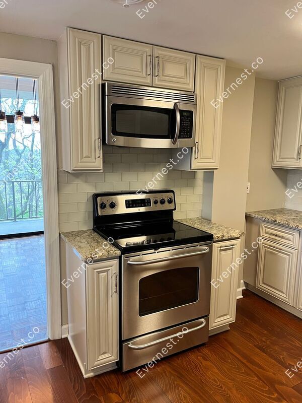 Foto del edificio - 130 Harpeth Trace Dr