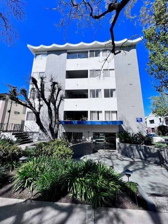Foto principal - 351 N Palm Dr