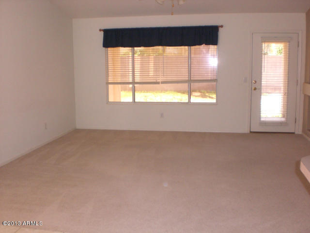 Building Photo - 1412 E Oakland St