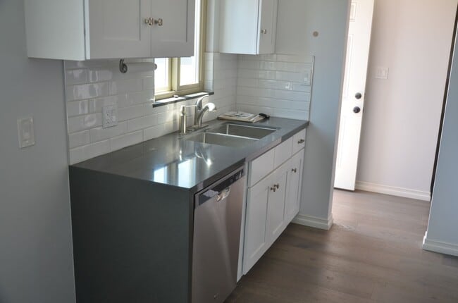 Building Photo - 225 Marine Ave
