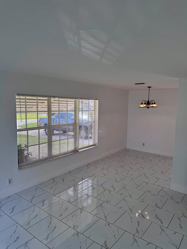 Foto del edificio - 1220 W 1st St