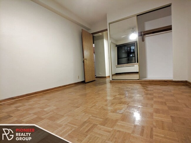 Building Photo - 4180 N Marine Dr