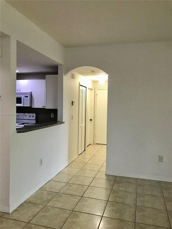 Foto del edificio - 6400 NW 114th Ave