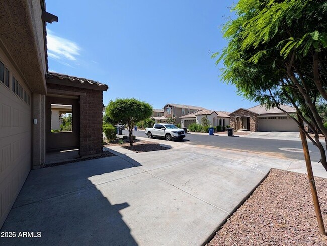 Building Photo - 9509 W Sells Dr