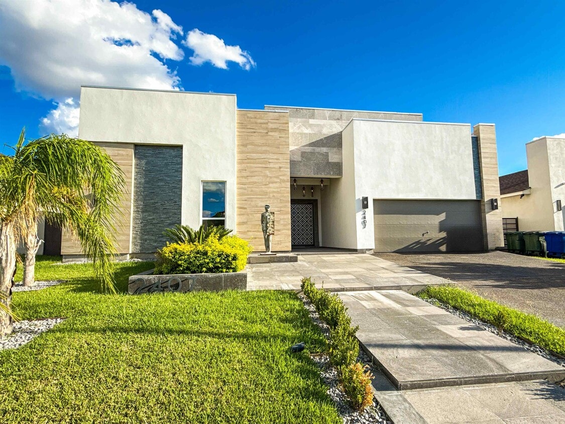 Foto principal - 2407 Norman Mailer Dr