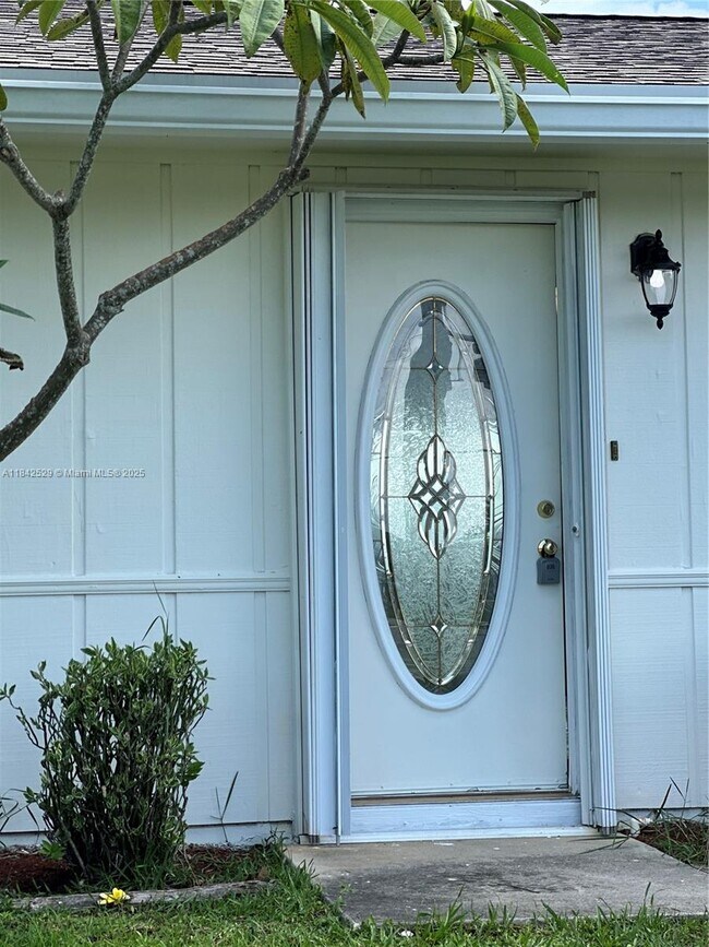 Foto del edificio - 885 SW California Blvd