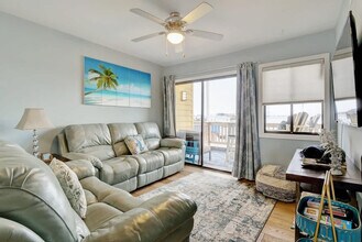Building Photo - 302 Canal Dr