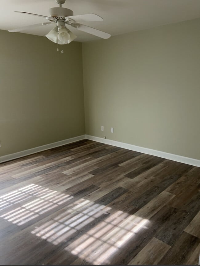 Foto del edificio - Cozy 3BR SFR • Full Kitchen Set • Patio in Durham