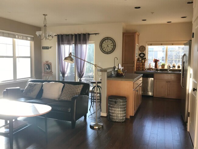 Foto del edificio - 632 NE Roydon Ln