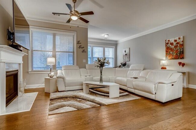 Foto del edificio - 2359 Montford Pl