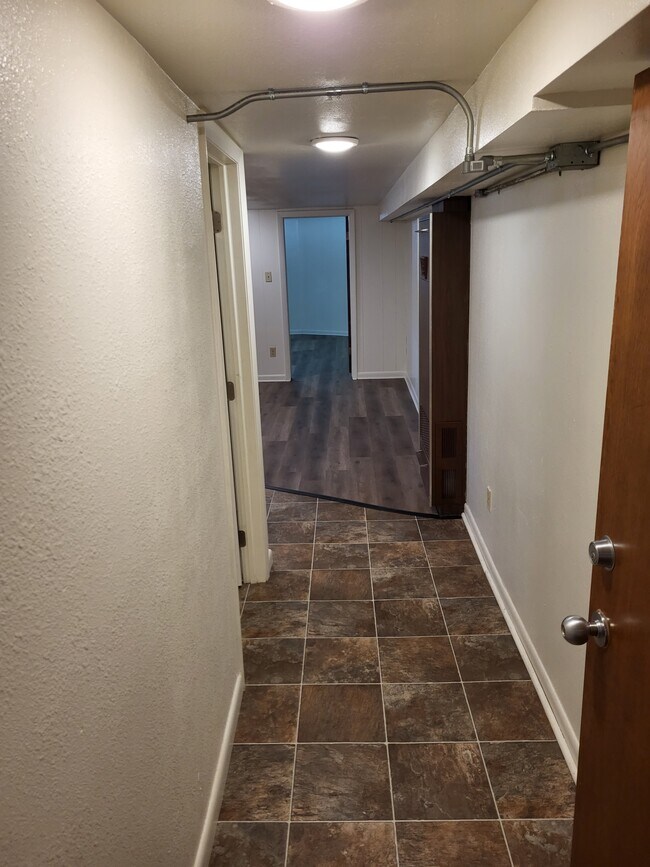 Entryway - 1020 E Kearney St