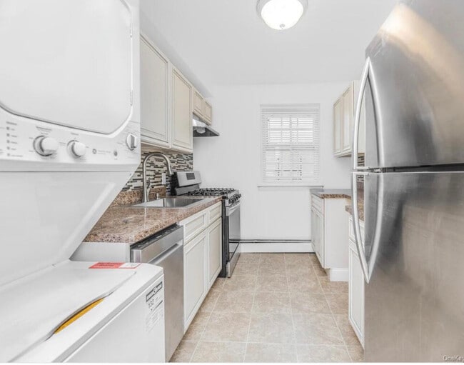 Building Photo - 5464 Valles Ave