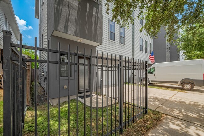 Foto del edificio - 2115 Hadley St